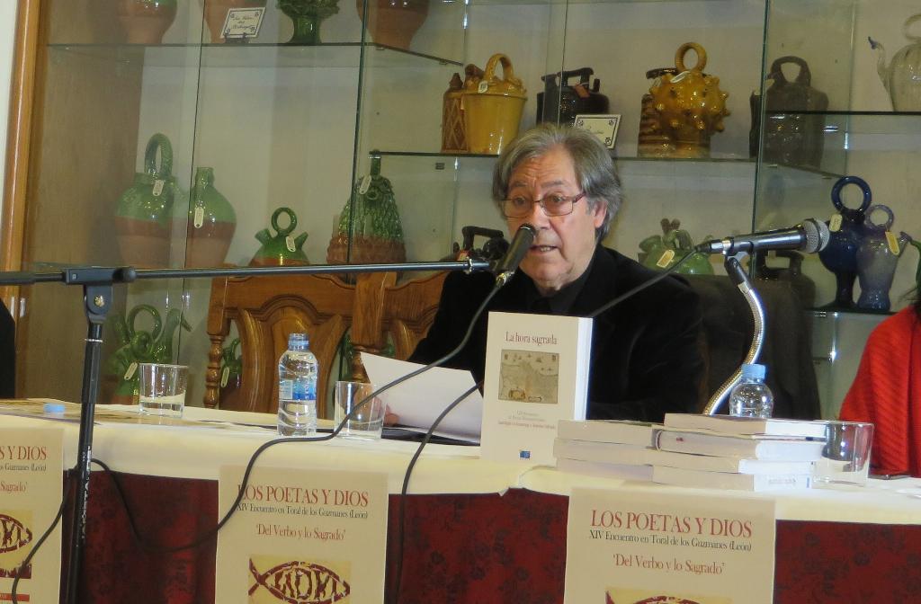 1 El poeta José Antonio Valle Alonso, durante su conferencia