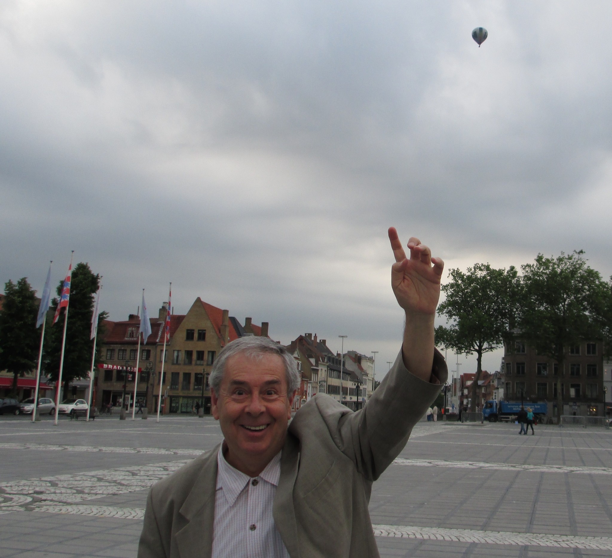 1 El poeta Manuel Quiroga Clérigo, en Brujas