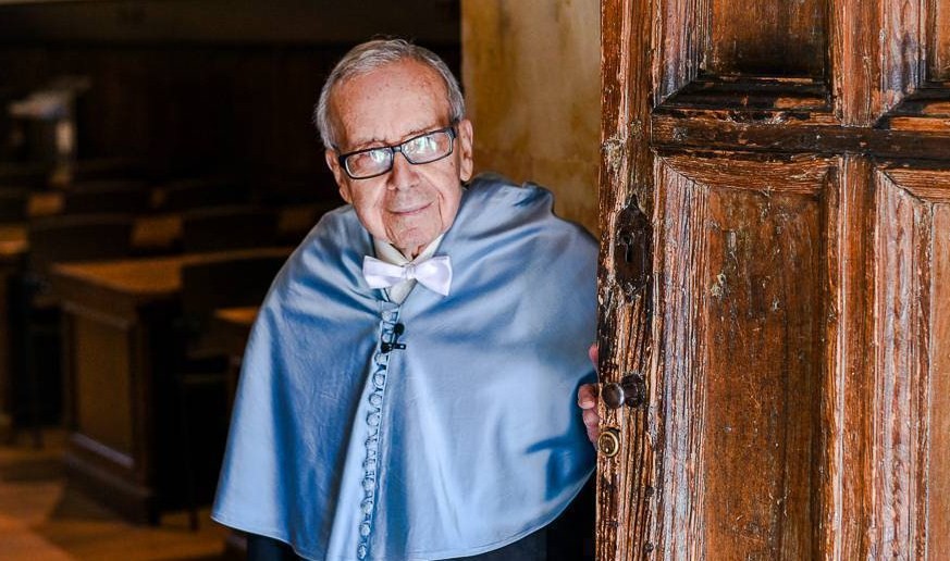 1 Pablo García Baena en el Aula Dorado Montero del edificio histórico de la Usal