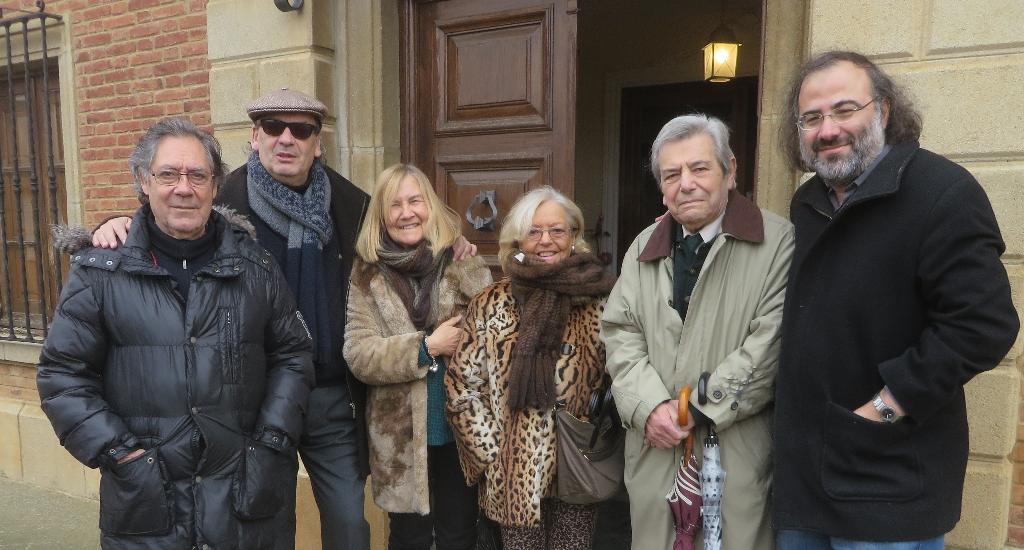 10 Valle Alonso, Muñoz Quirós, Adelaide Salvado, Sagüillo, Salvado y Alencart, a la entrada de la Casa de la calle Mayor