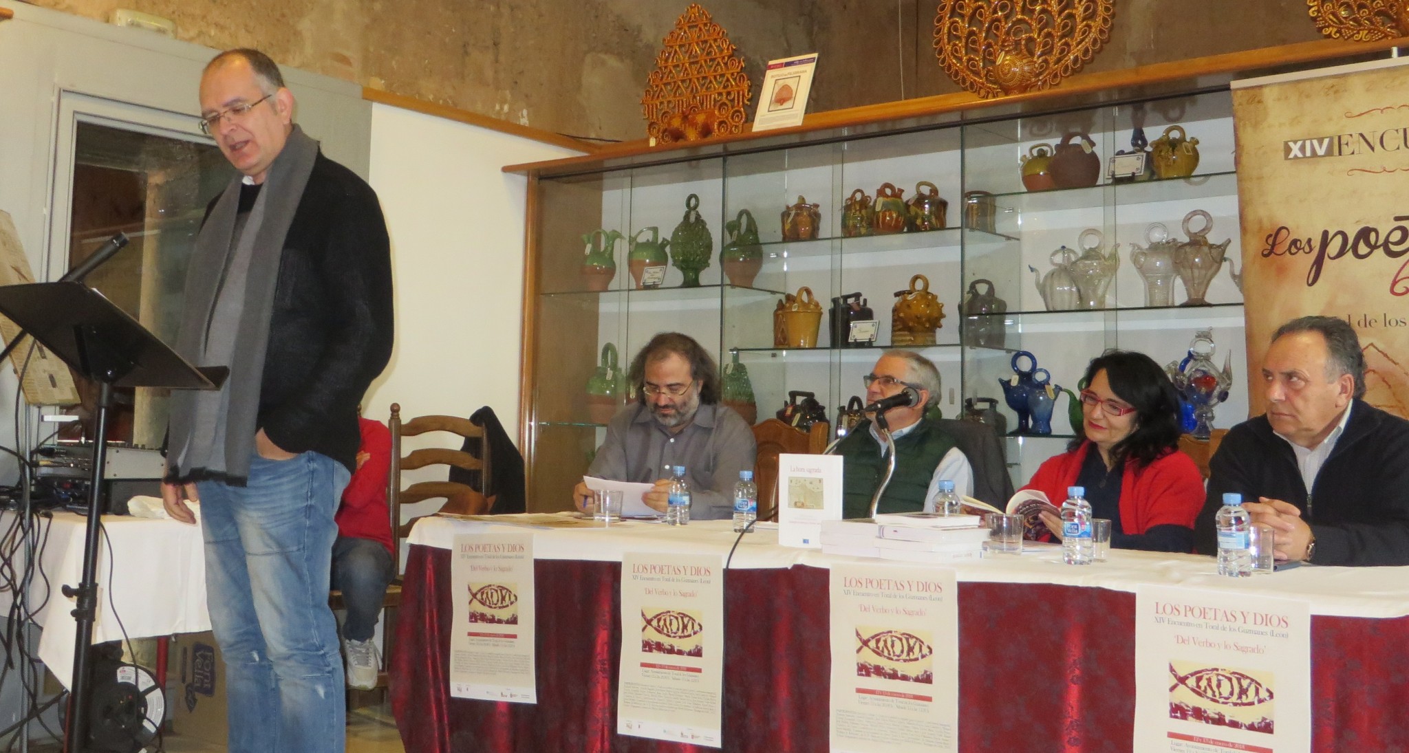 2 Martín Cobano, durante la presentación del poemario de Máximo Ruiz