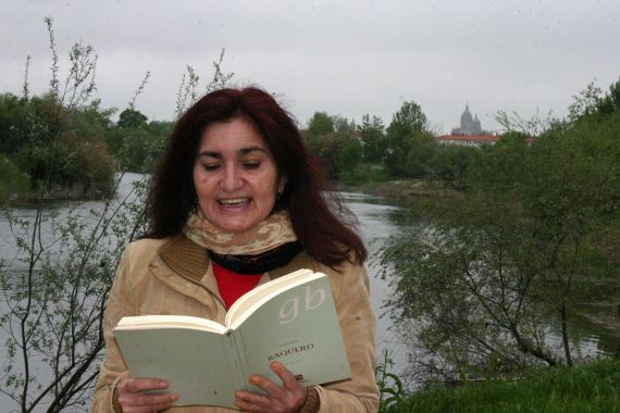 4 Jacqueline Alencar junto al Tormes (foto de José Amador Martín)