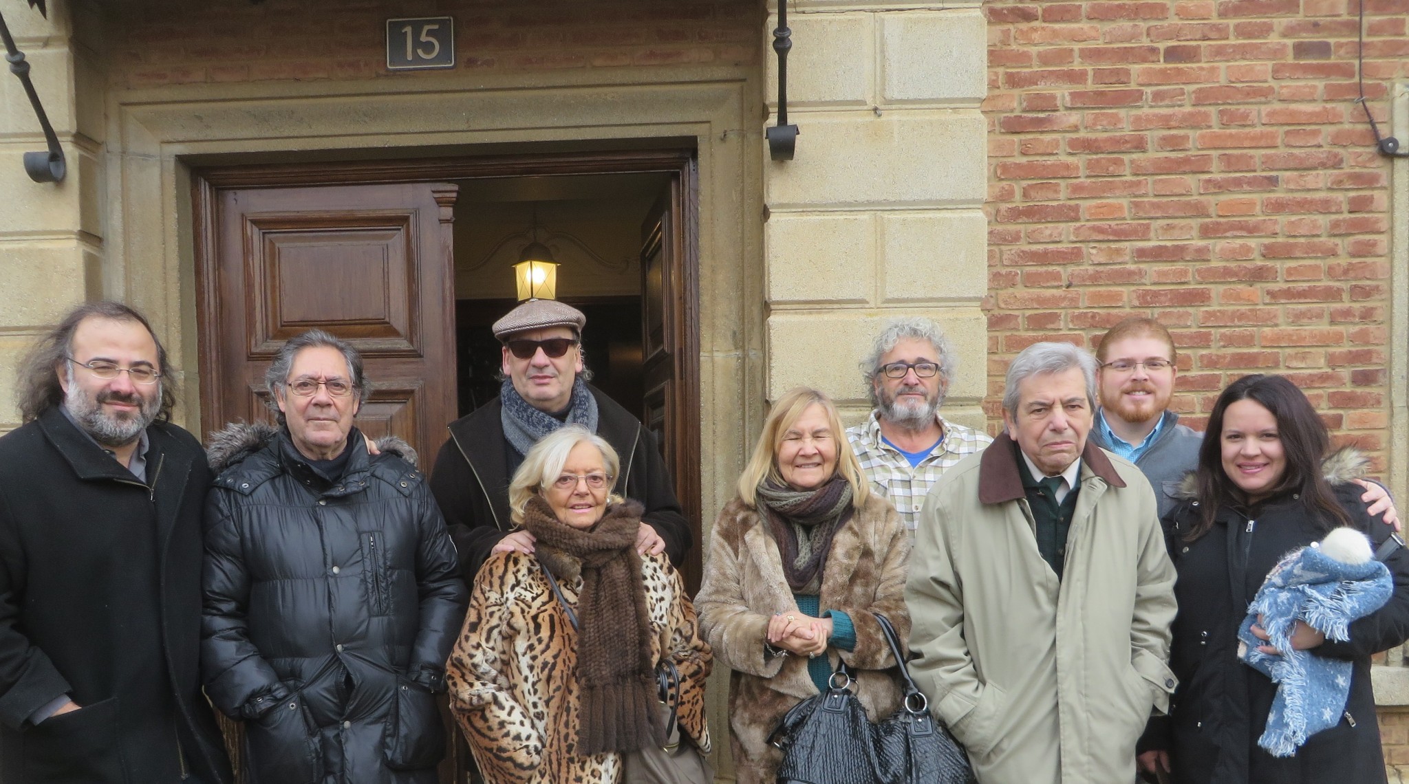 4 Muñoz Quirós con algunos de los poetas alojados en la casa de la Calle Mayor