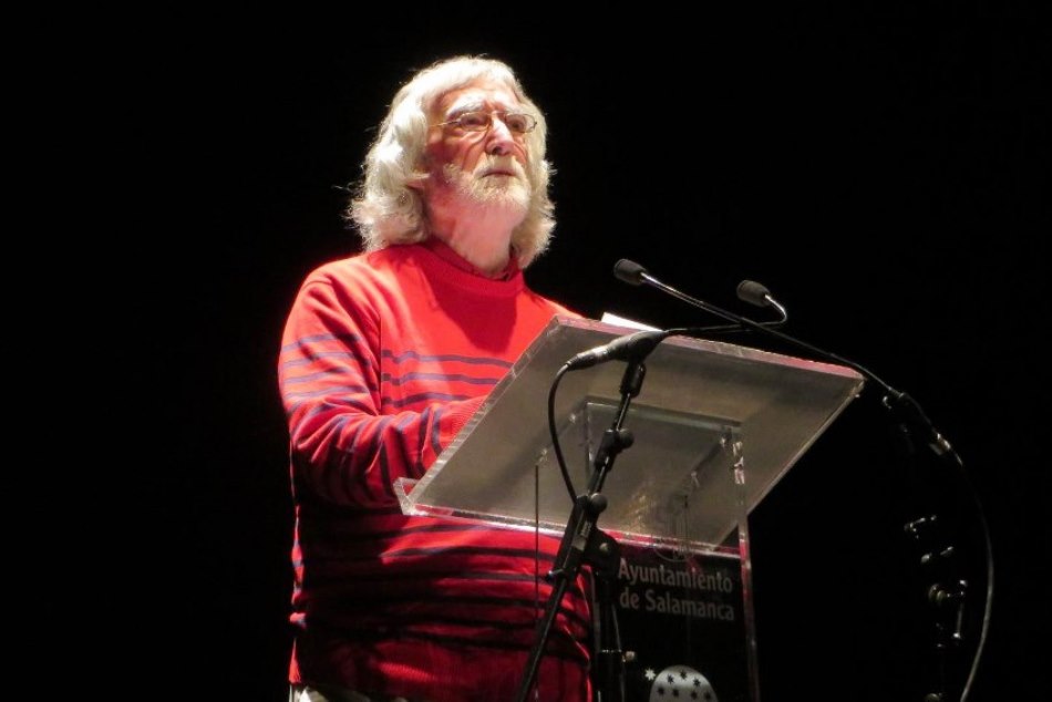 4 Alves de Faria leyendo en el Teatro Liceo de Salamanca (foto de Jacqueline Alencar)