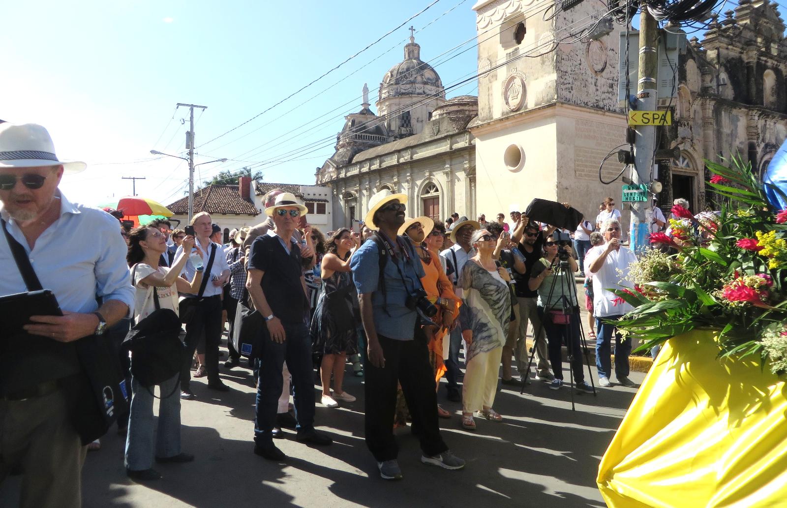 12 Emilio Coco, Walter Rafaelli y otros poetas por las calles de Granada