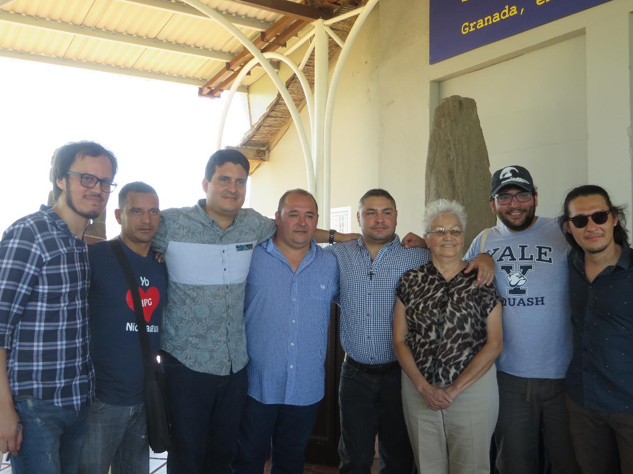 13 Carlos Ordóñez, Néstor Ulloa, Dennis Ávila, Salvador Madrid, Néstor Sosa, María Lidia Ortíz, Rolando Kattan y Martín Cálix,