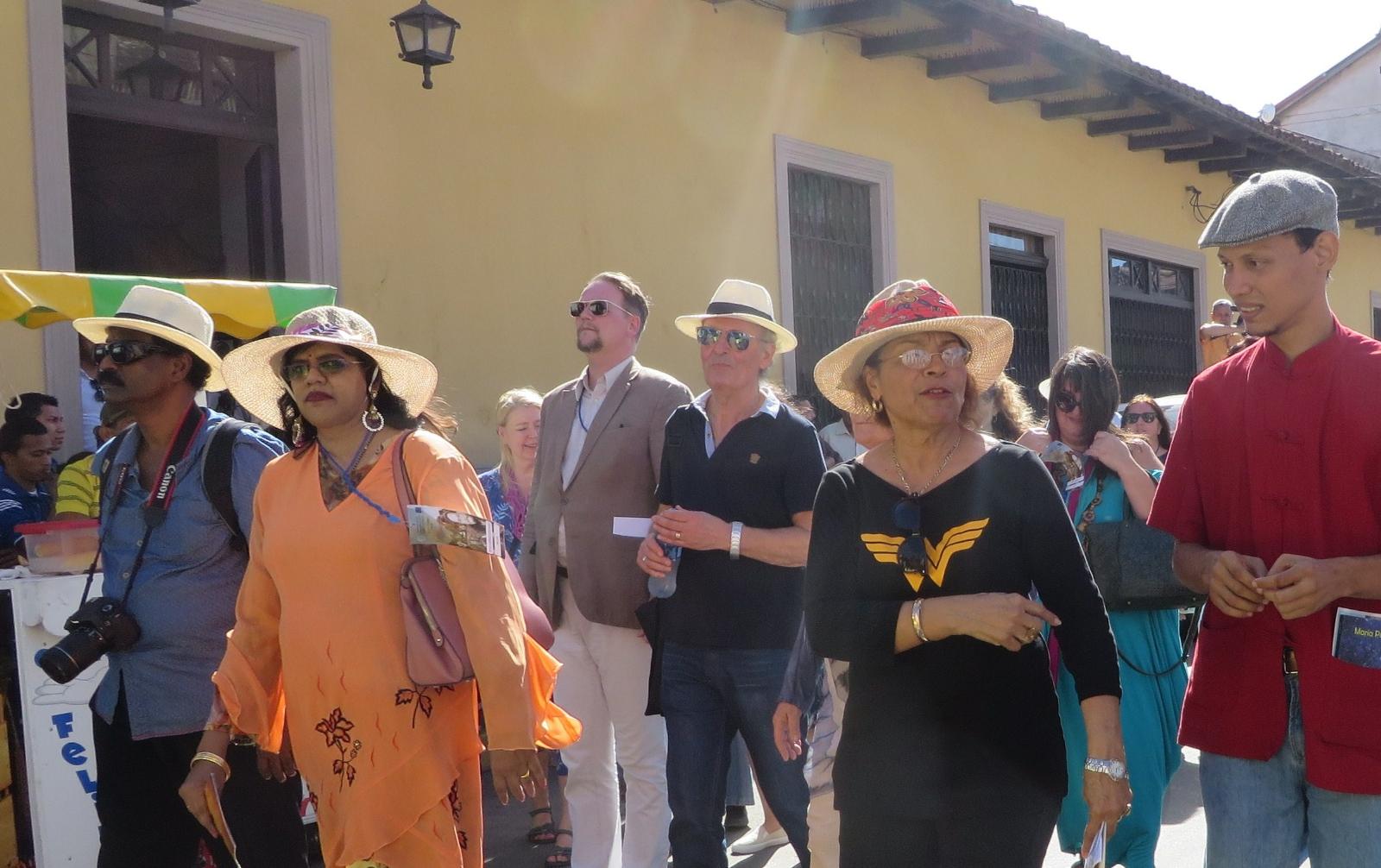 7 Emilio Coco entre los poetas que participaron en el Carnaval poético de Granada