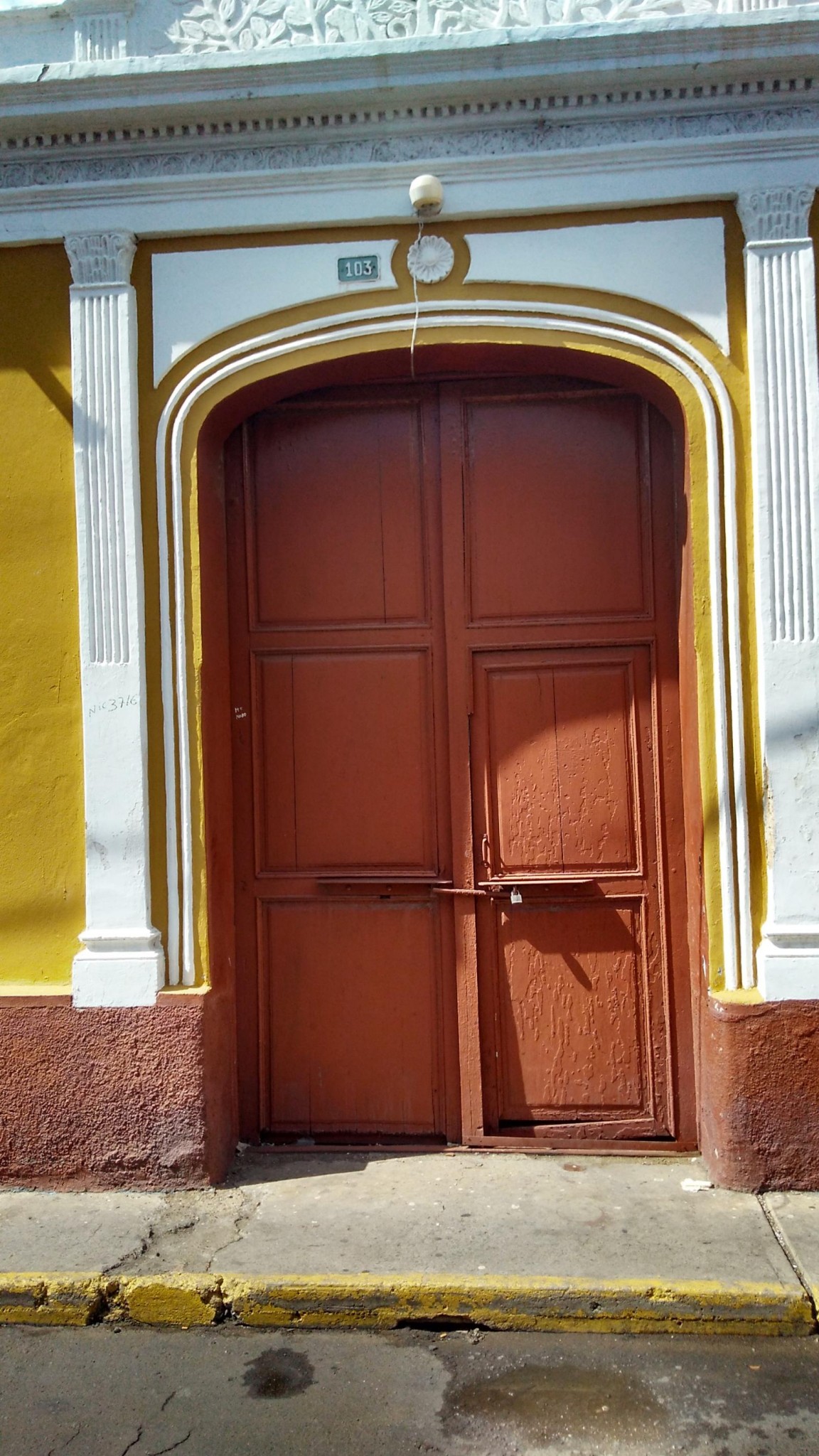 7 Puerta de la casa de Curiel