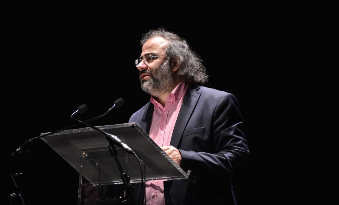 1 Alfredo Pérez Alencart en el Teatro Liceo de Salamanca (foto de José Amador Martín)