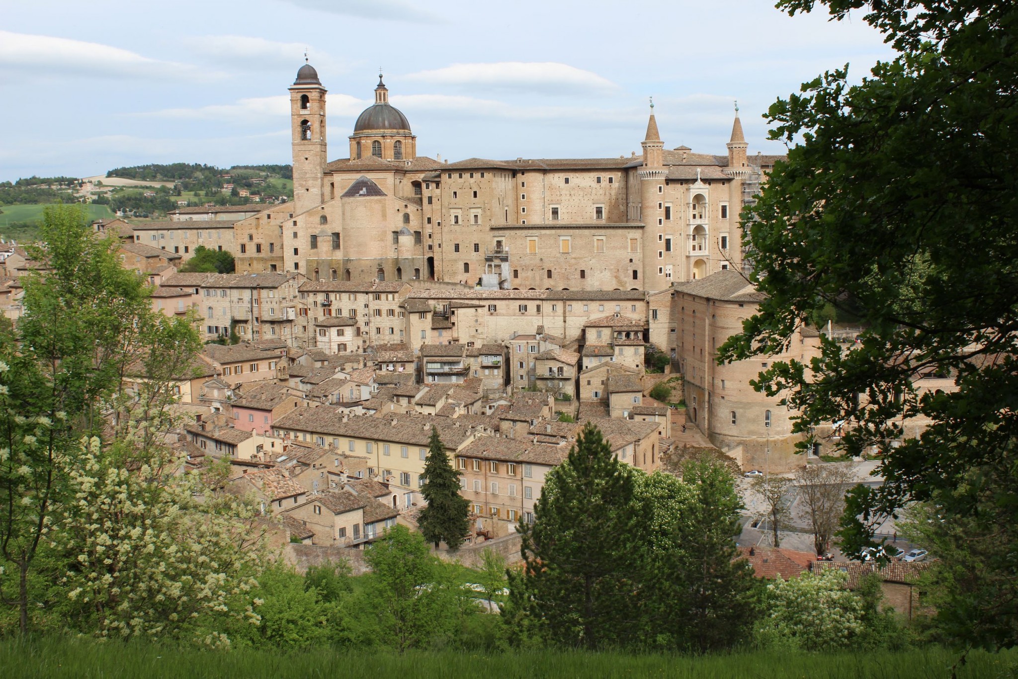 14 La ciudad de Urbino, donde vive el poeta (foto de G. D.)