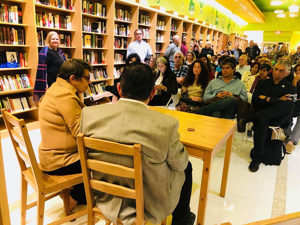 6 Un momento de la presentación del libro en Miami