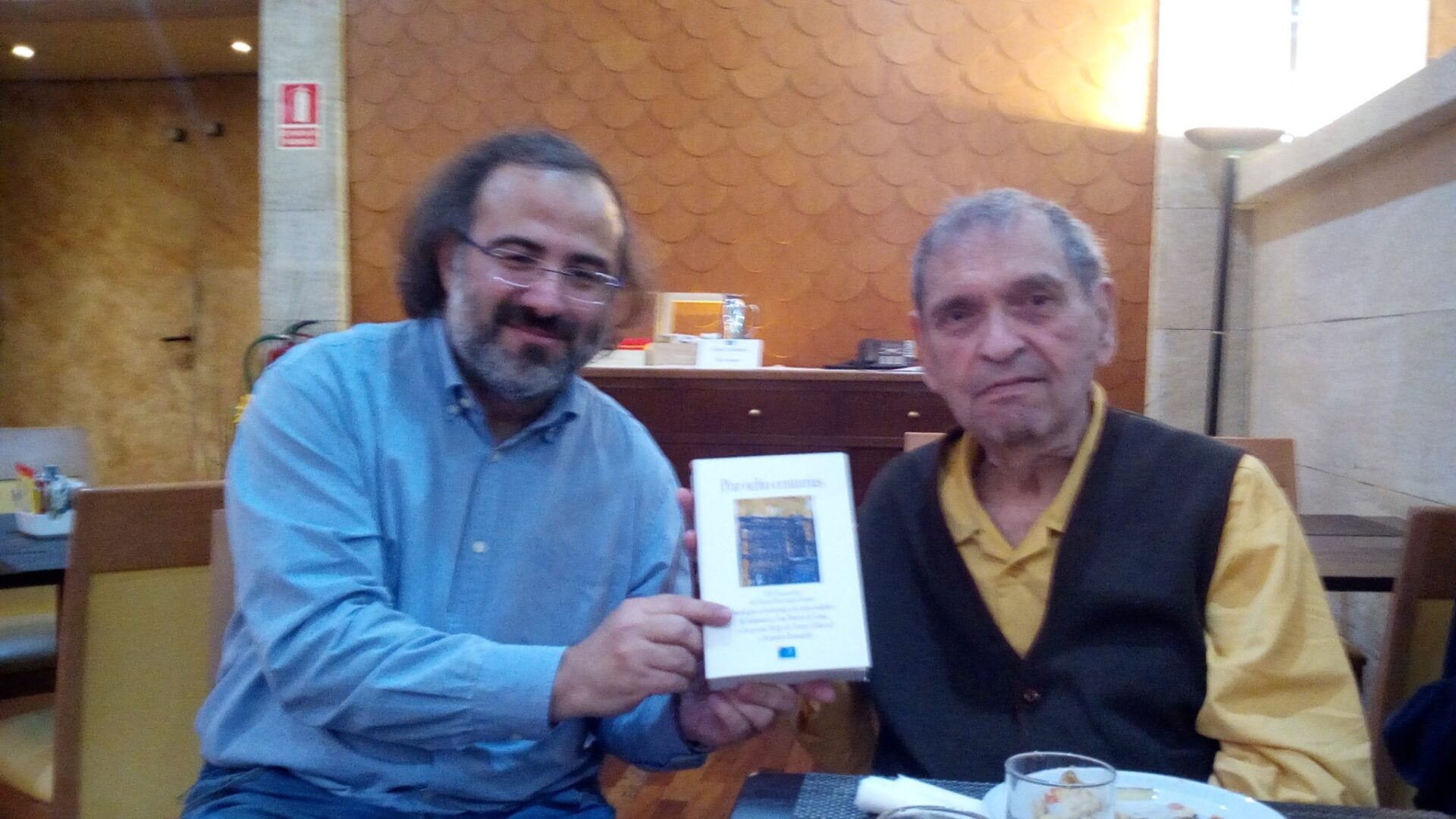 8 A. P. Alencart y Rafael Cadenas, con la Antología Por ocho centurias.